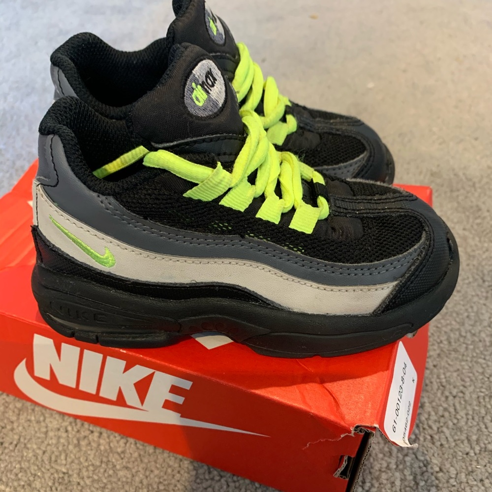 Boys Nike Little Max 95 size 8C